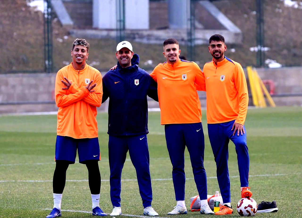 九游官方入口关于转折点!山东泰山防线松动;意大利杯集结日攻防权衡;态度坚定;阵容厚度经受考验的信息